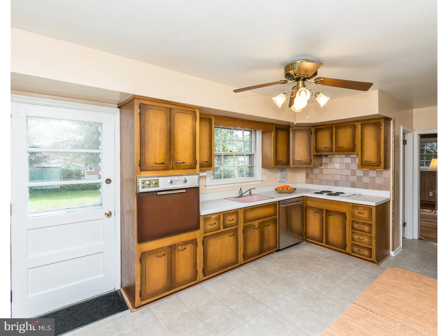 321 Harrington Road Havertown, PA 19083 - Photo 8 of 21 Kitchen