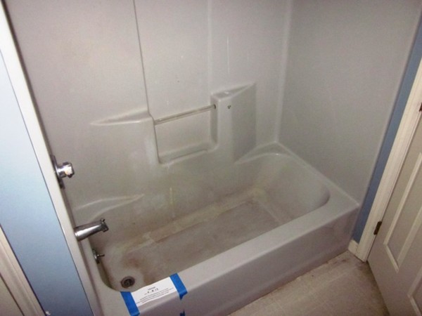 42 Third Street Worcester, MA 01602 - Photo 24 of 26 a bathroom with a bathtub