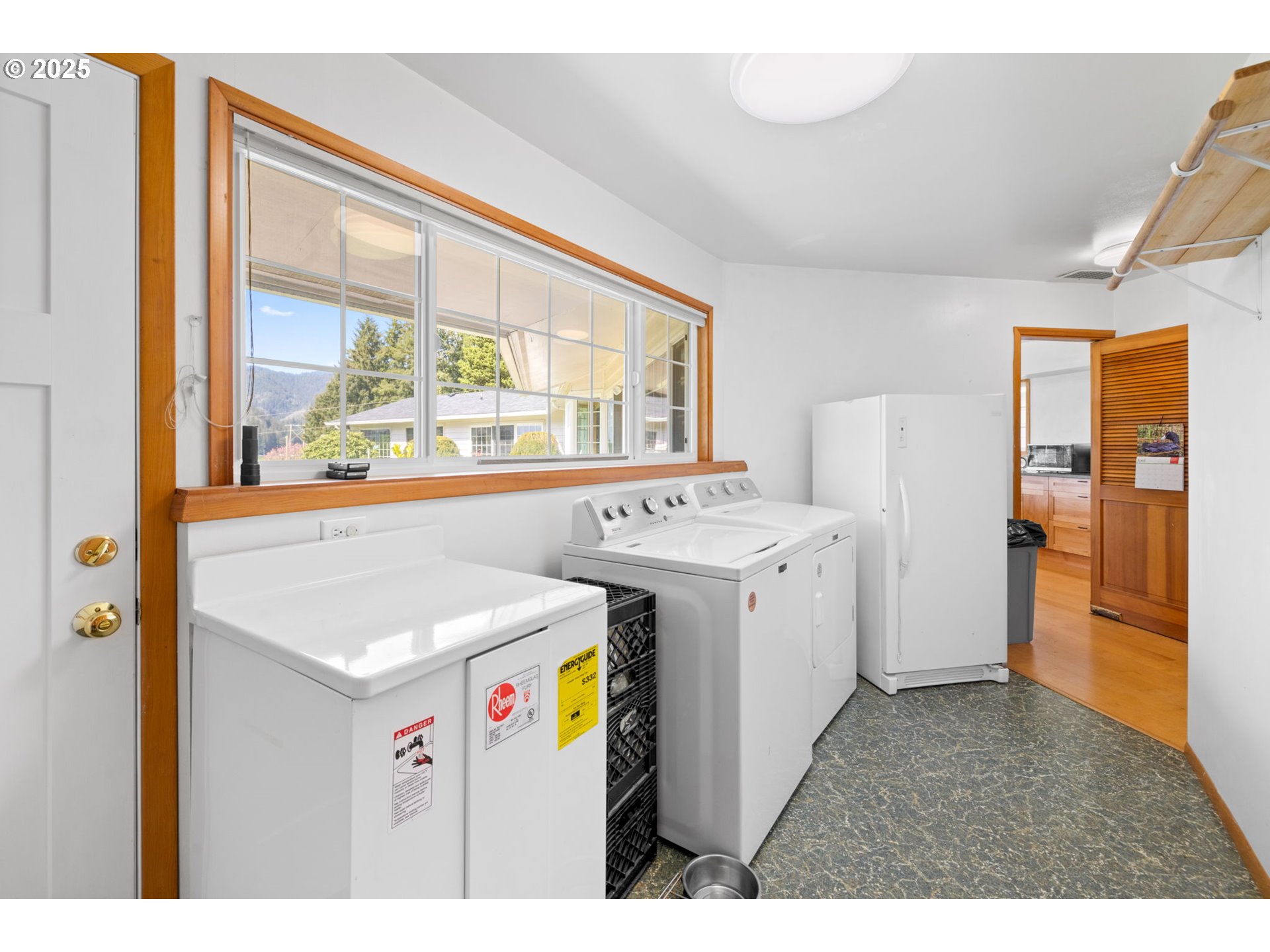 6550 Curl Road Tillamook, OR 97141 - Photo 21 of 48 Laundry