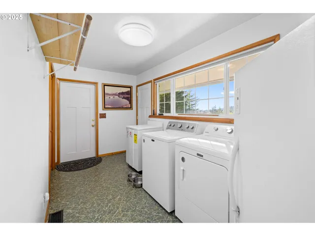 $779,000 | 6550 Curl Road, Tillamook, OR 97141