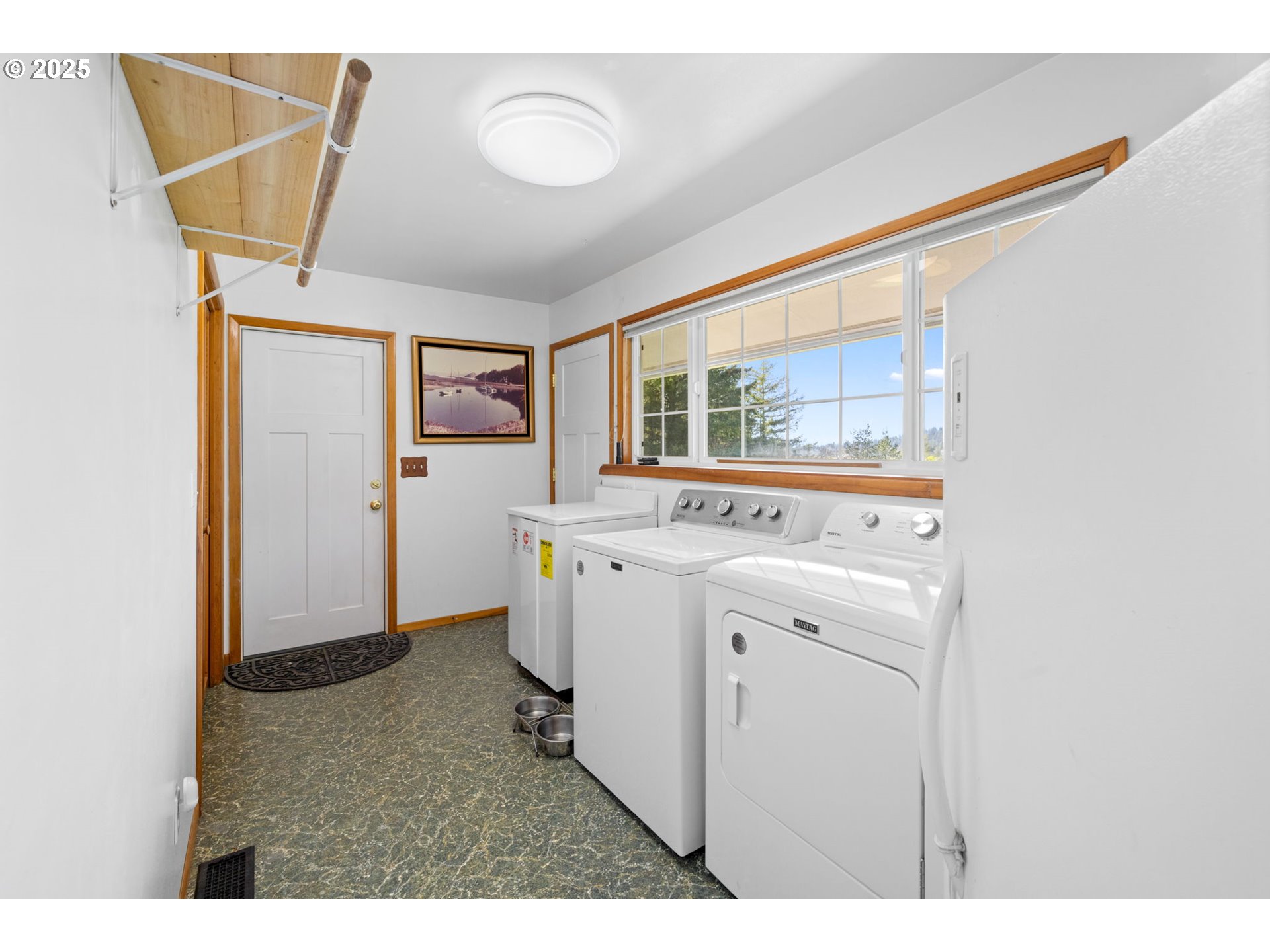 6550 Curl Road Tillamook, OR 97141 - Photo 22 of 48 Laundry