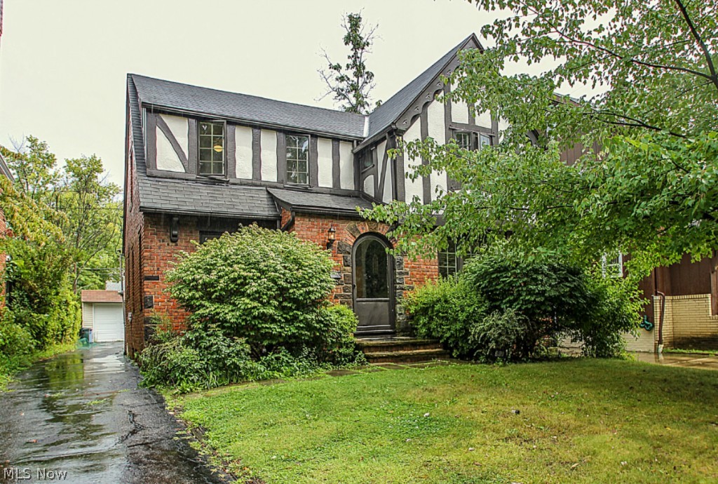 1917 Staunton Road Cleveland Heights, OH 44118 - Photo 2 of 19