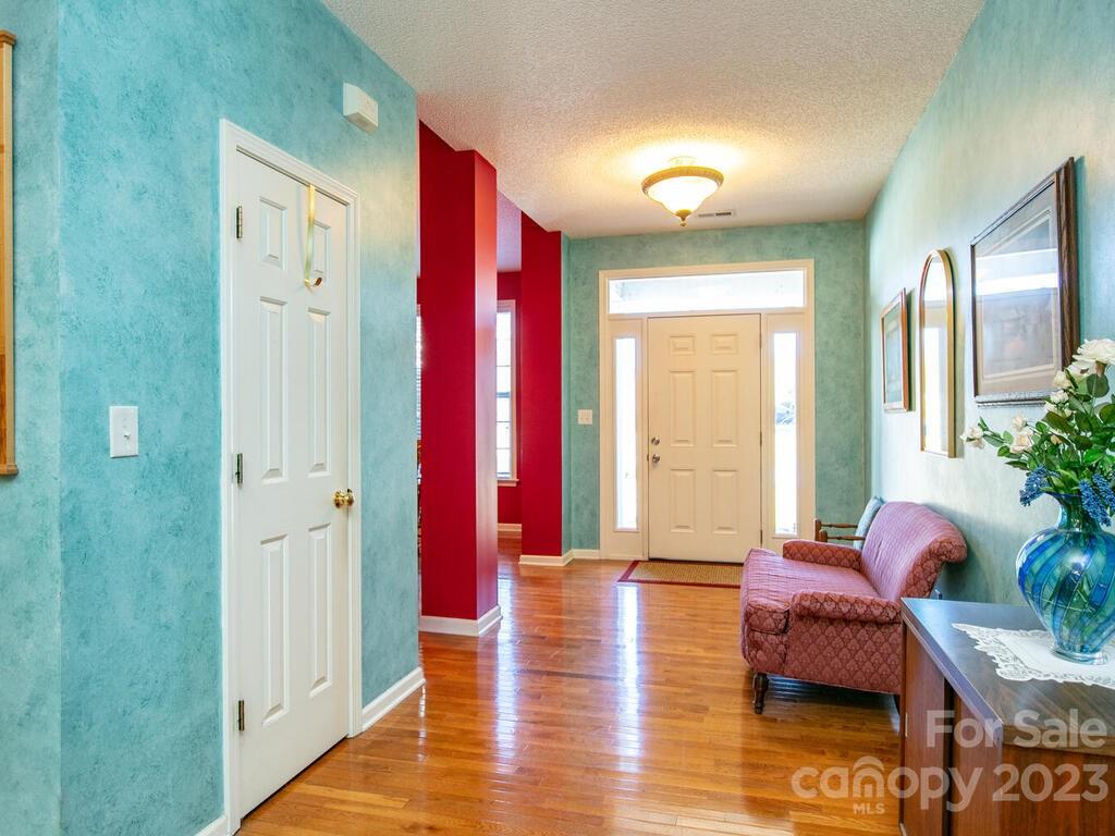 256 Walnut Crest Road Fletcher, NC 28732 - Photo 4 of 38