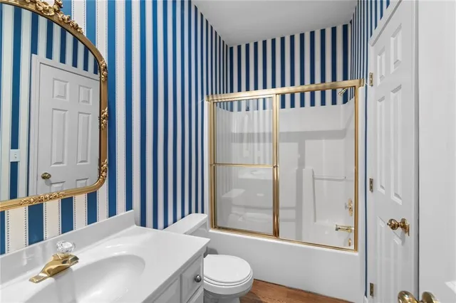 $450,000 | 12710 Cambridge Lane, Leawood, KS 66209