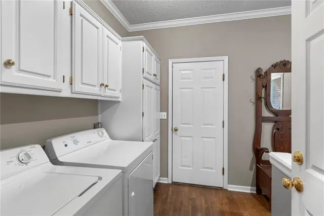 $450,000 | 12710 Cambridge Lane, Leawood, KS 66209