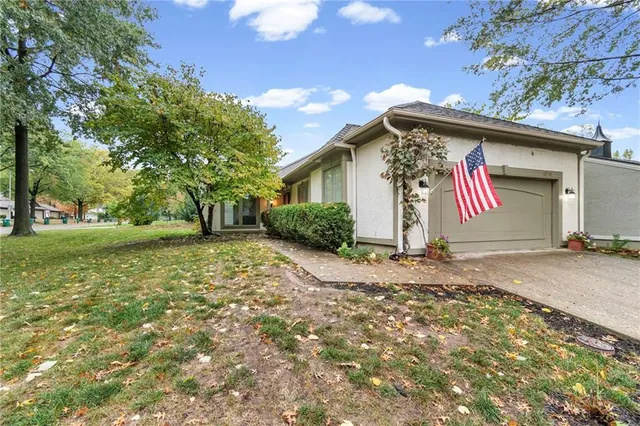 $450,000 | 12710 Cambridge Lane, Leawood, KS 66209