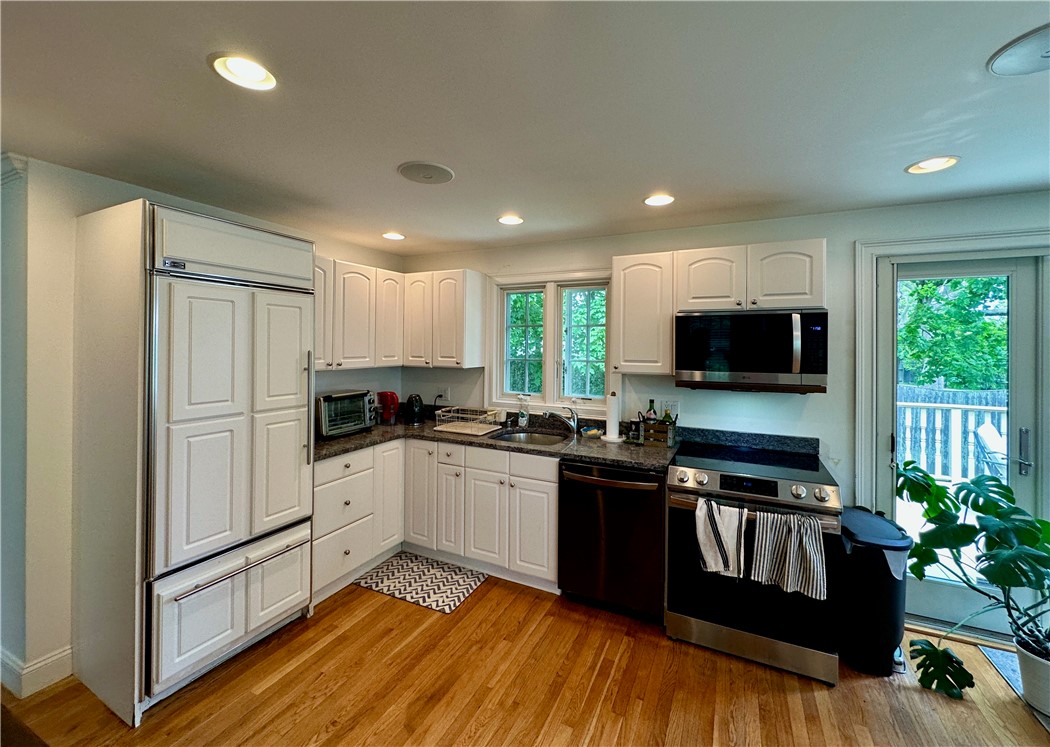 2 Cliff Terrace Newport, RI 02840 - Photo 6 of 18