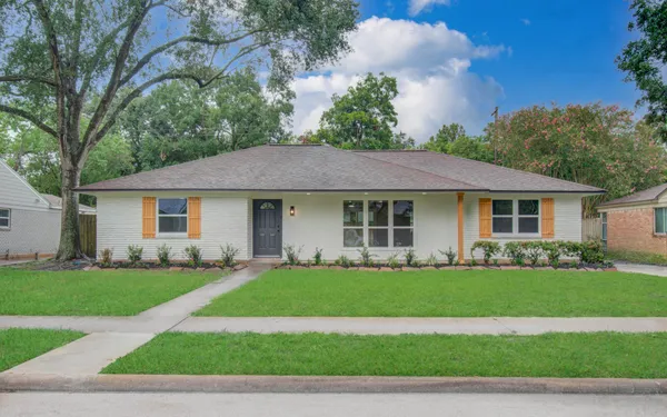 $575,000 | 5731 Creekbend Drive, Houston, TX 77096