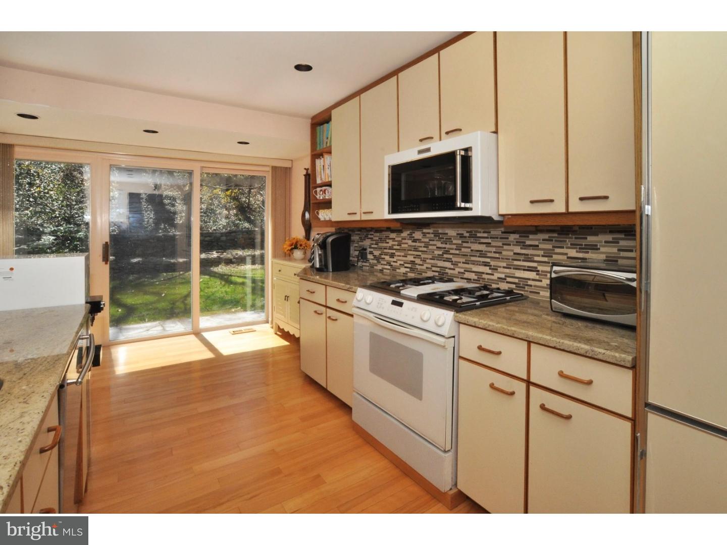 1059 Old Ford Road Huntingdon Valley, PA 19006 - Photo 11 of 25 Kitchen