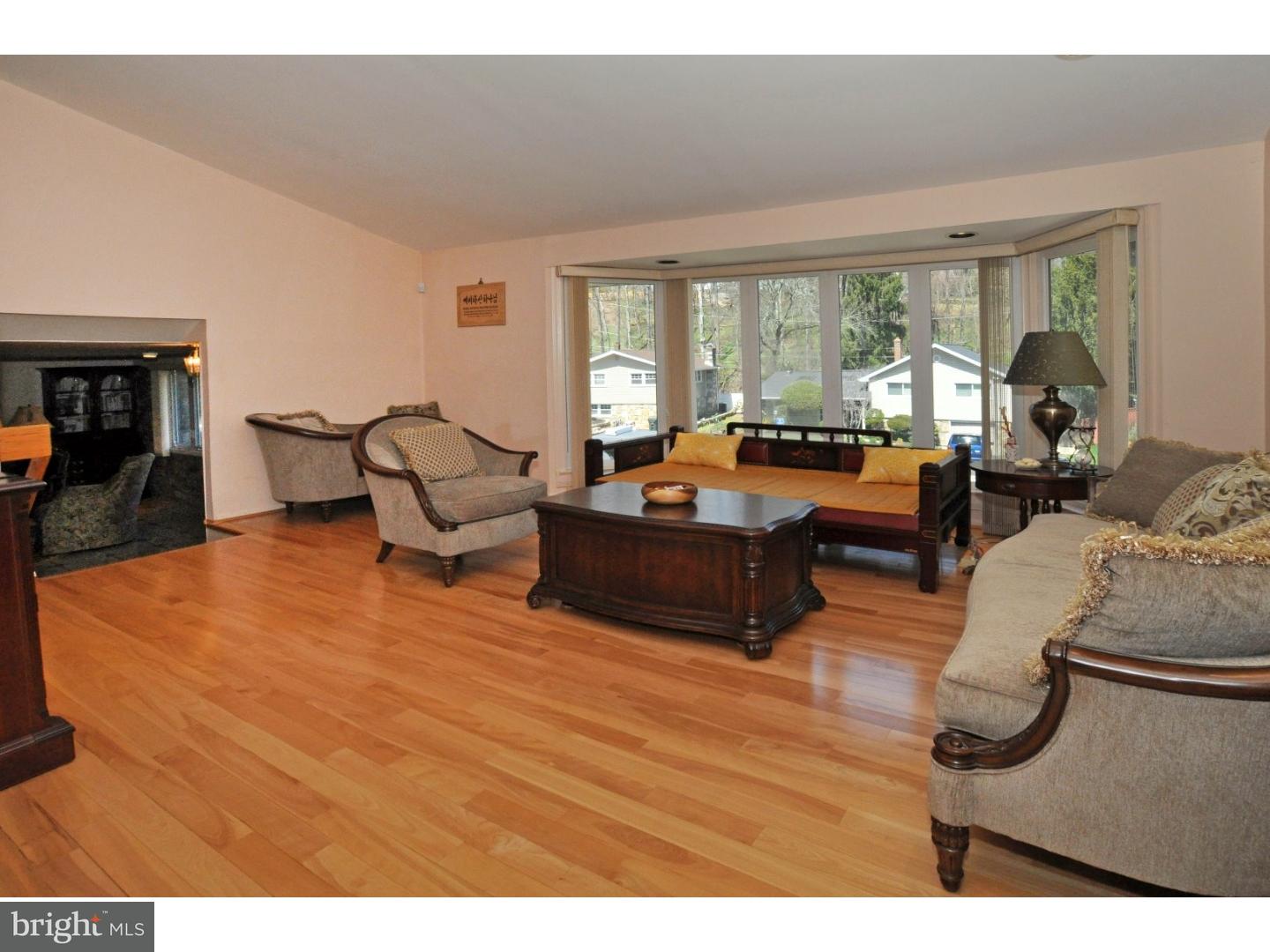 1059 Old Ford Road Huntingdon Valley, PA 19006 - Photo 3 of 25 Living Room
