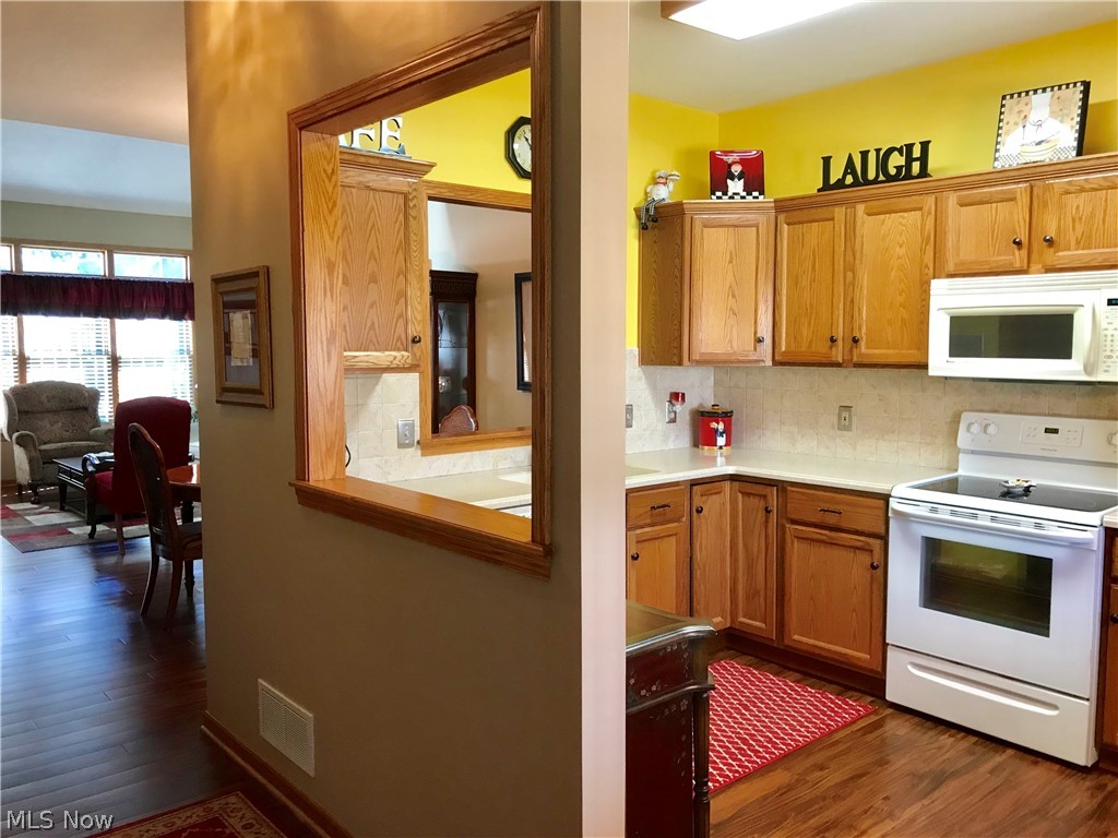 2446 Charing Cross Road Northwest Canton, OH 44708 - Photo 2 of 25 Gallery Image 2