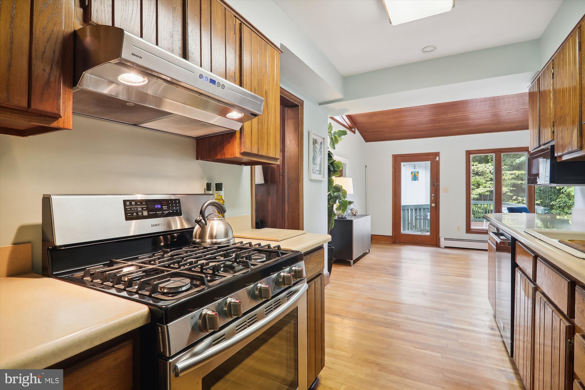 4513 Amherst Road College Park, MD 20740 - Photo 16 of 62 Stainless Steel Stove