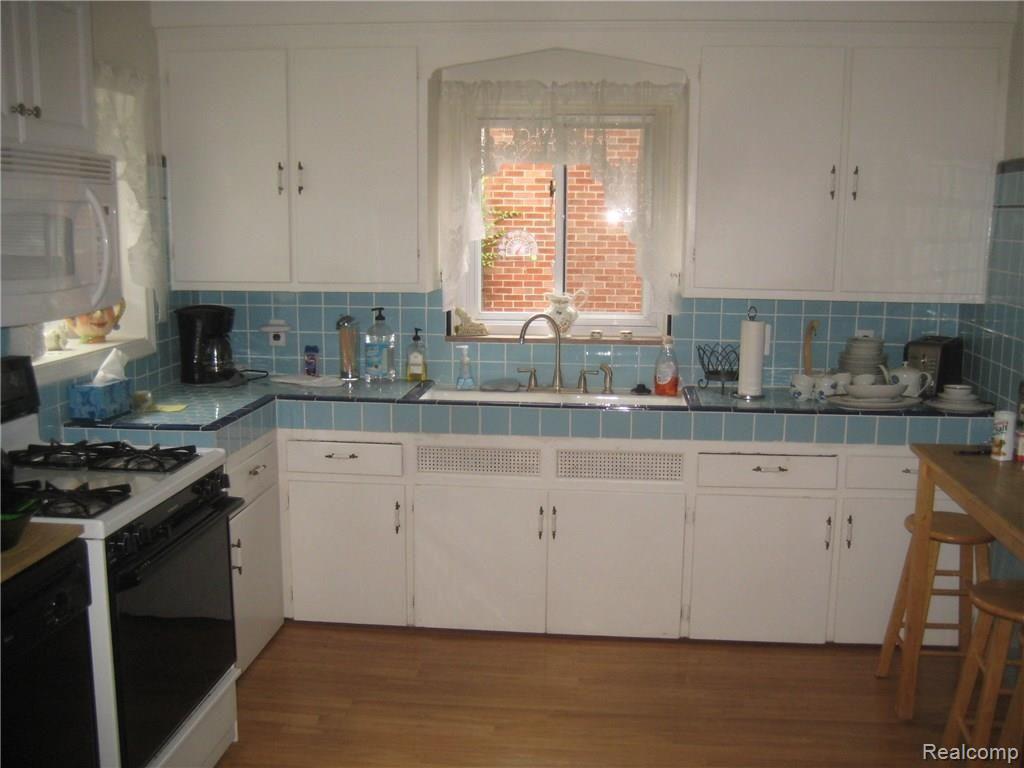 749 Harcourt Road Grosse Pointe Park, MI 48230 - Photo 18 of 80