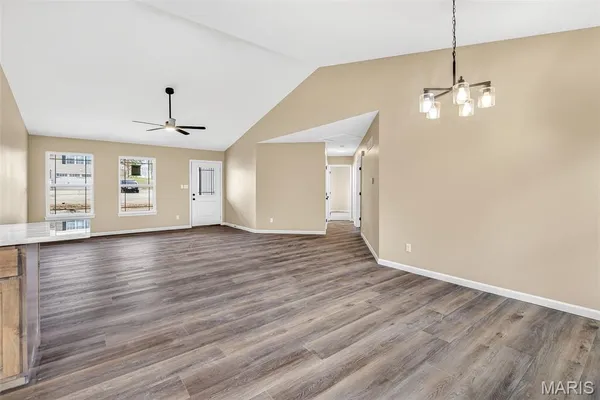 $359,900 | 830 Stone Gate Drive, De Soto, MO 63020