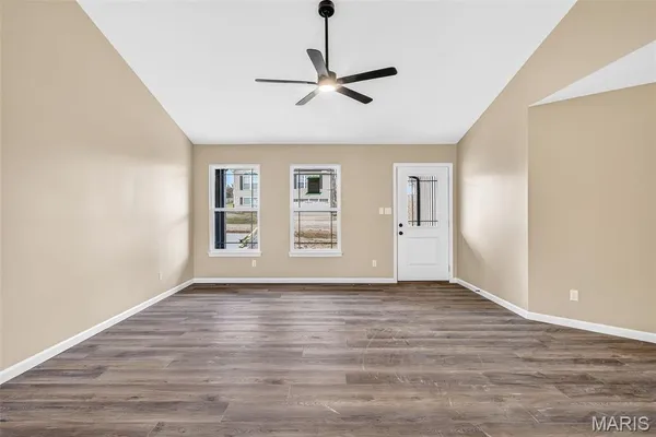 $359,900 | 830 Stone Gate Drive, De Soto, MO 63020