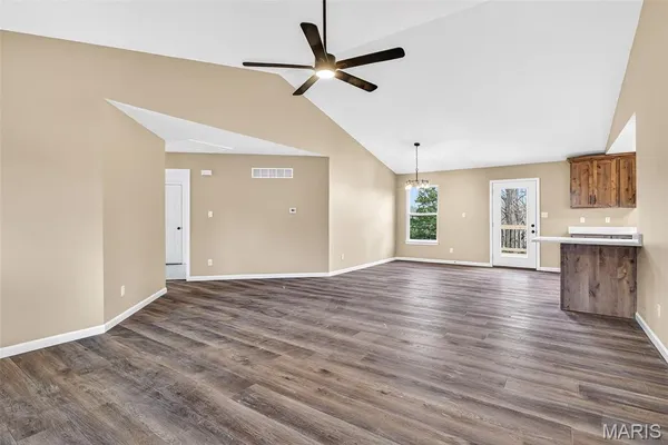 $359,900 | 830 Stone Gate Drive, De Soto, MO 63020