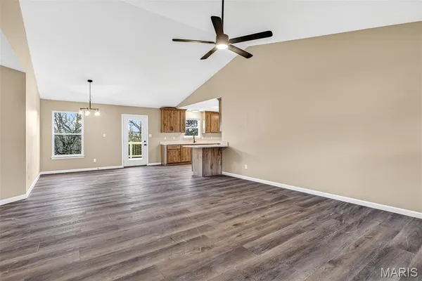 $359,900 | 830 Stone Gate Drive, De Soto, MO 63020