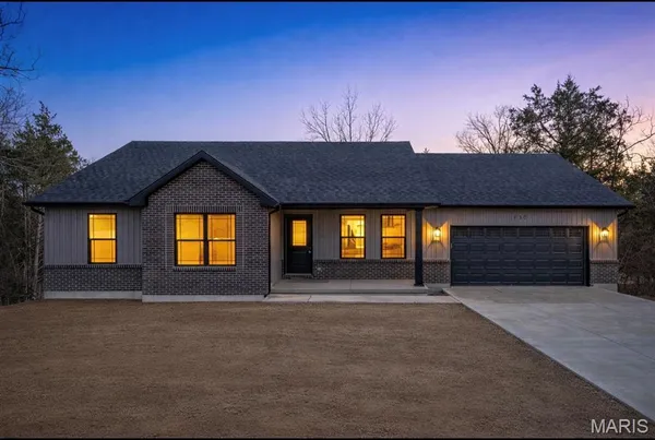 $359,900 | 830 Stone Gate Drive, De Soto, MO 63020