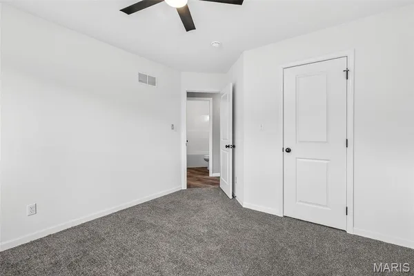 $359,900 | 830 Stone Gate Drive, De Soto, MO 63020