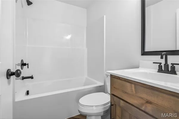 $359,900 | 830 Stone Gate Drive, De Soto, MO 63020