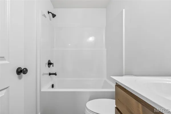 $359,900 | 830 Stone Gate Drive, De Soto, MO 63020