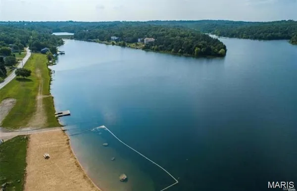 $359,900 | 830 Stone Gate Drive, De Soto, MO 63020