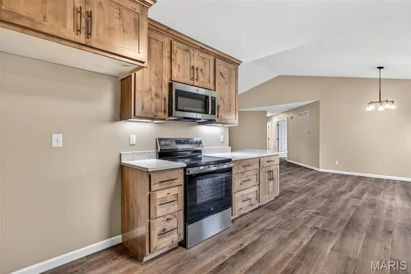 $359,900 | 830 Stone Gate Drive, De Soto, MO 63020