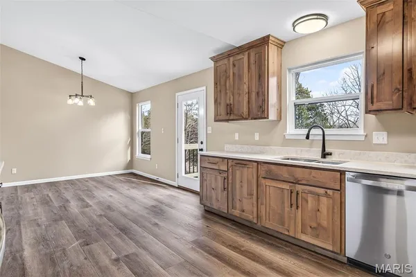 $359,900 | 830 Stone Gate Drive, De Soto, MO 63020