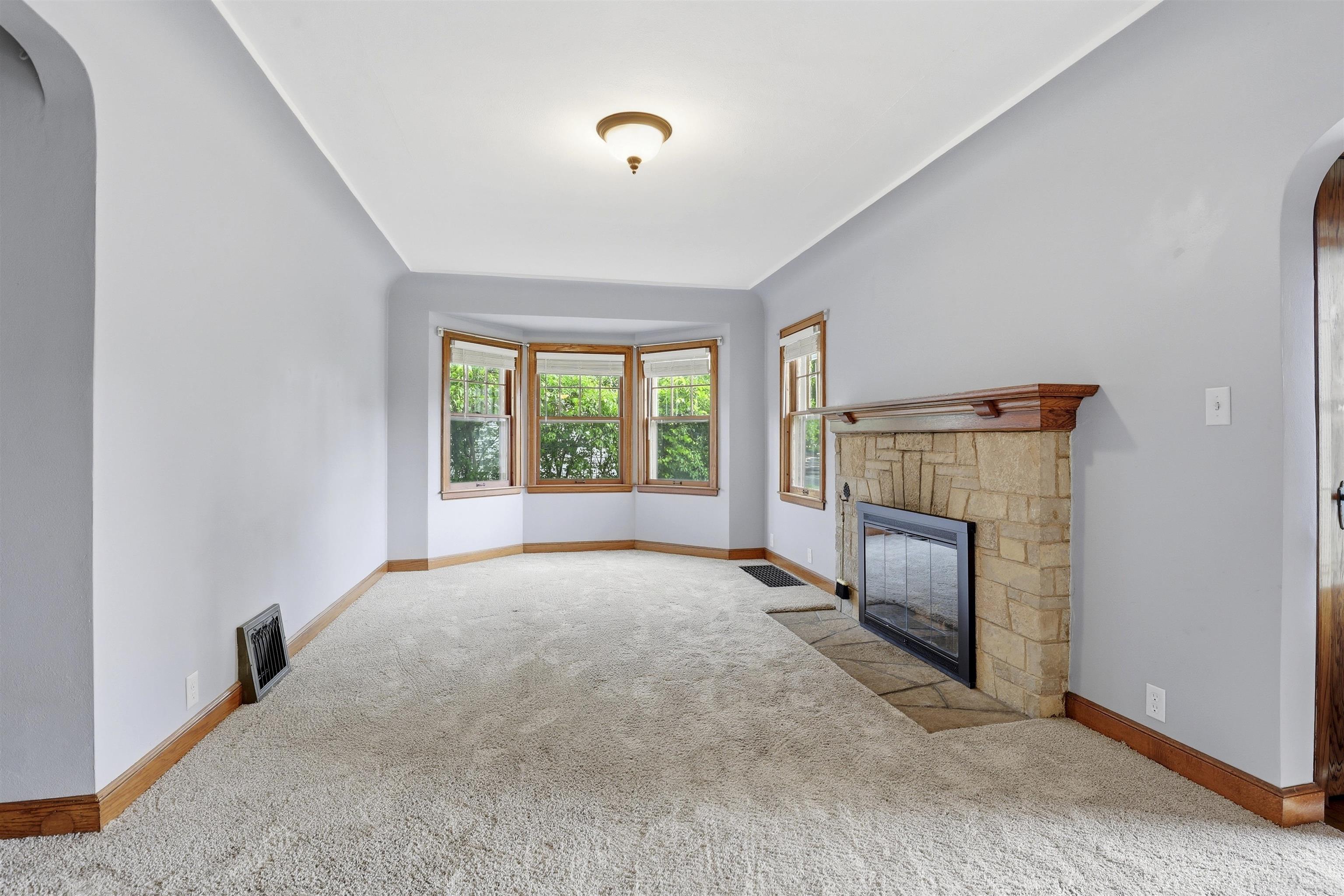 821 South Weimar Street Appleton, WI 54915 - Photo 4 of 37