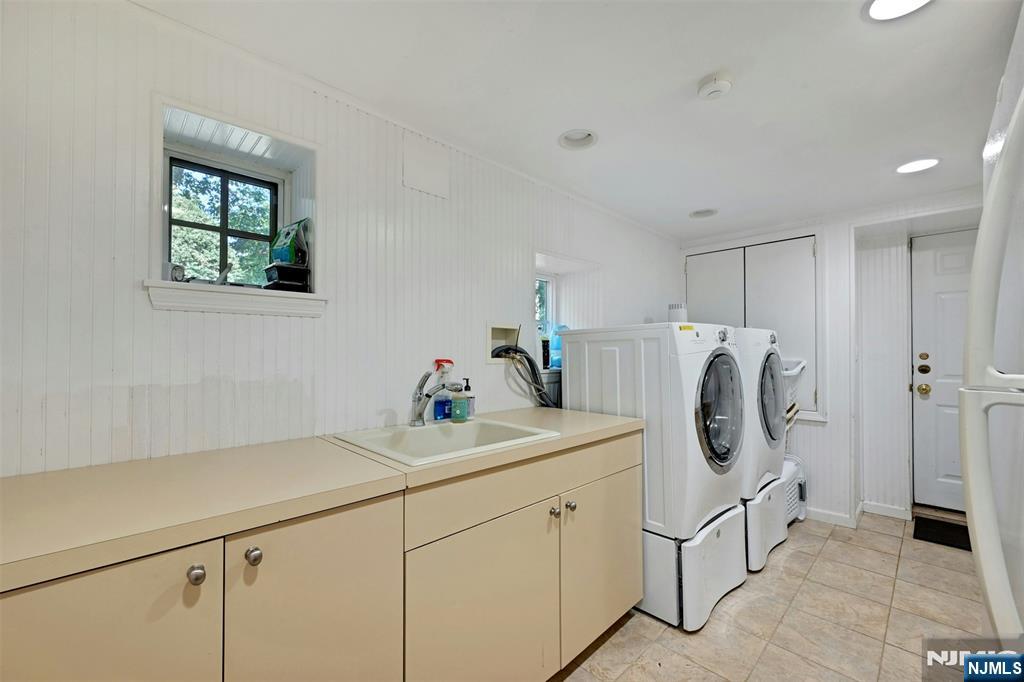 626 Sunderland Road Teaneck, NJ 07666 - Photo 21 of 40 Gallery Image 21