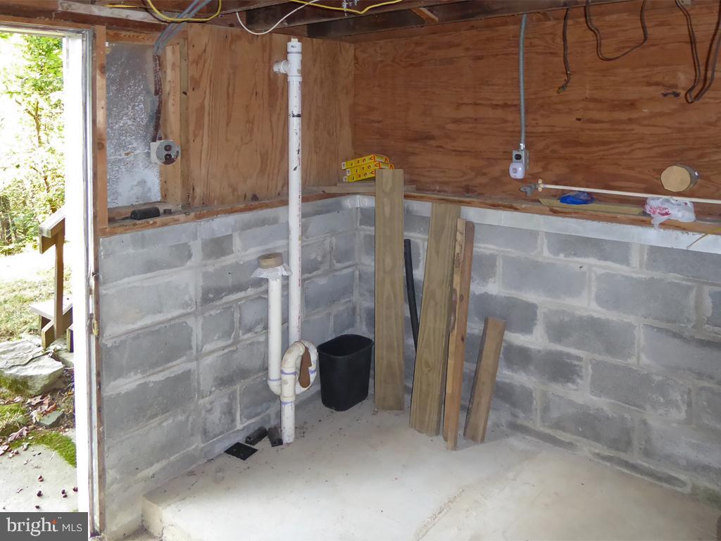 135 Farm Ridge Road Front Royal, VA 22630 - Photo 45 of 50 Basement - laundry hookup