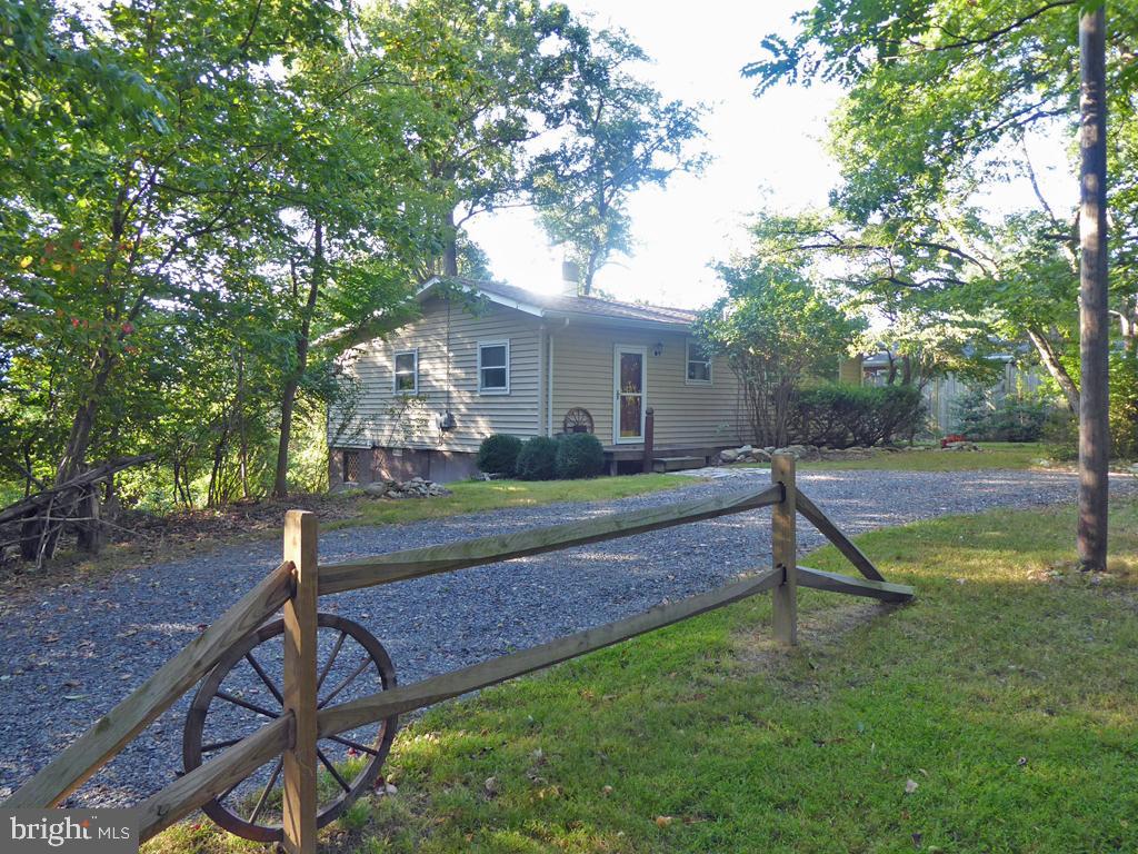 135 Farm Ridge Road Front Royal, VA 22630 - Photo 7 of 50 In-and-out driveway