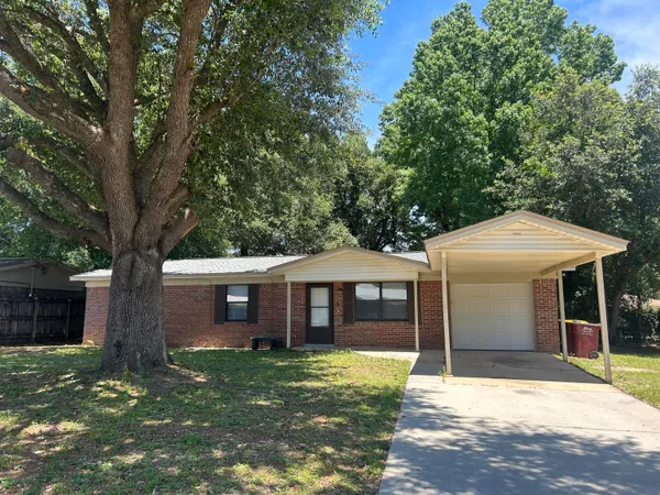 $1,575 | 107 Lea Place, Crestview, FL 32539