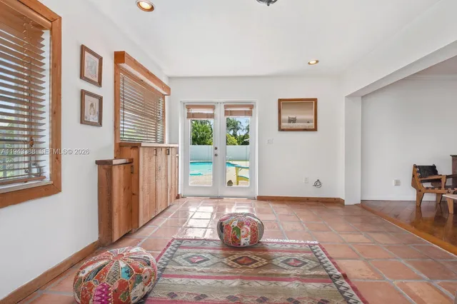 a view of a livingroom with furniture