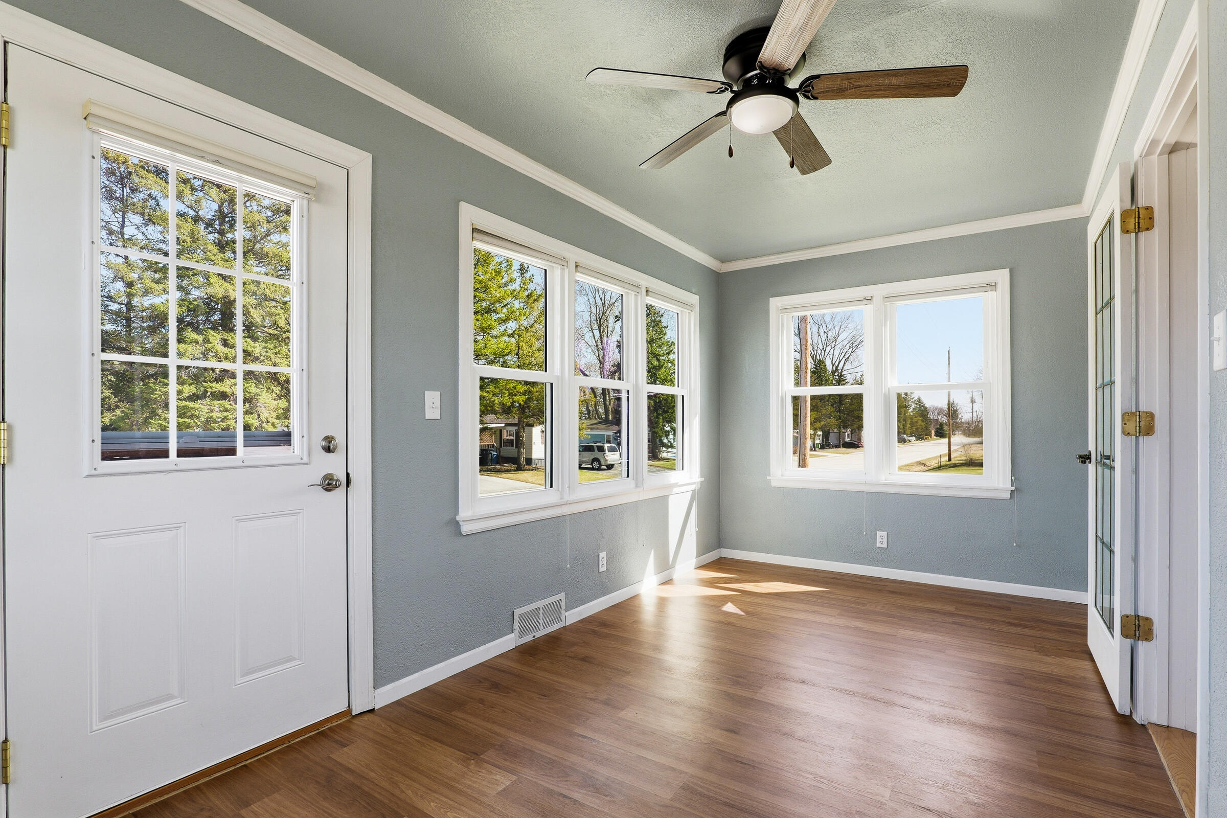W197 City View Road Kiel, WI 53042 - Photo 8 of 35 Gorgeous Sunroom