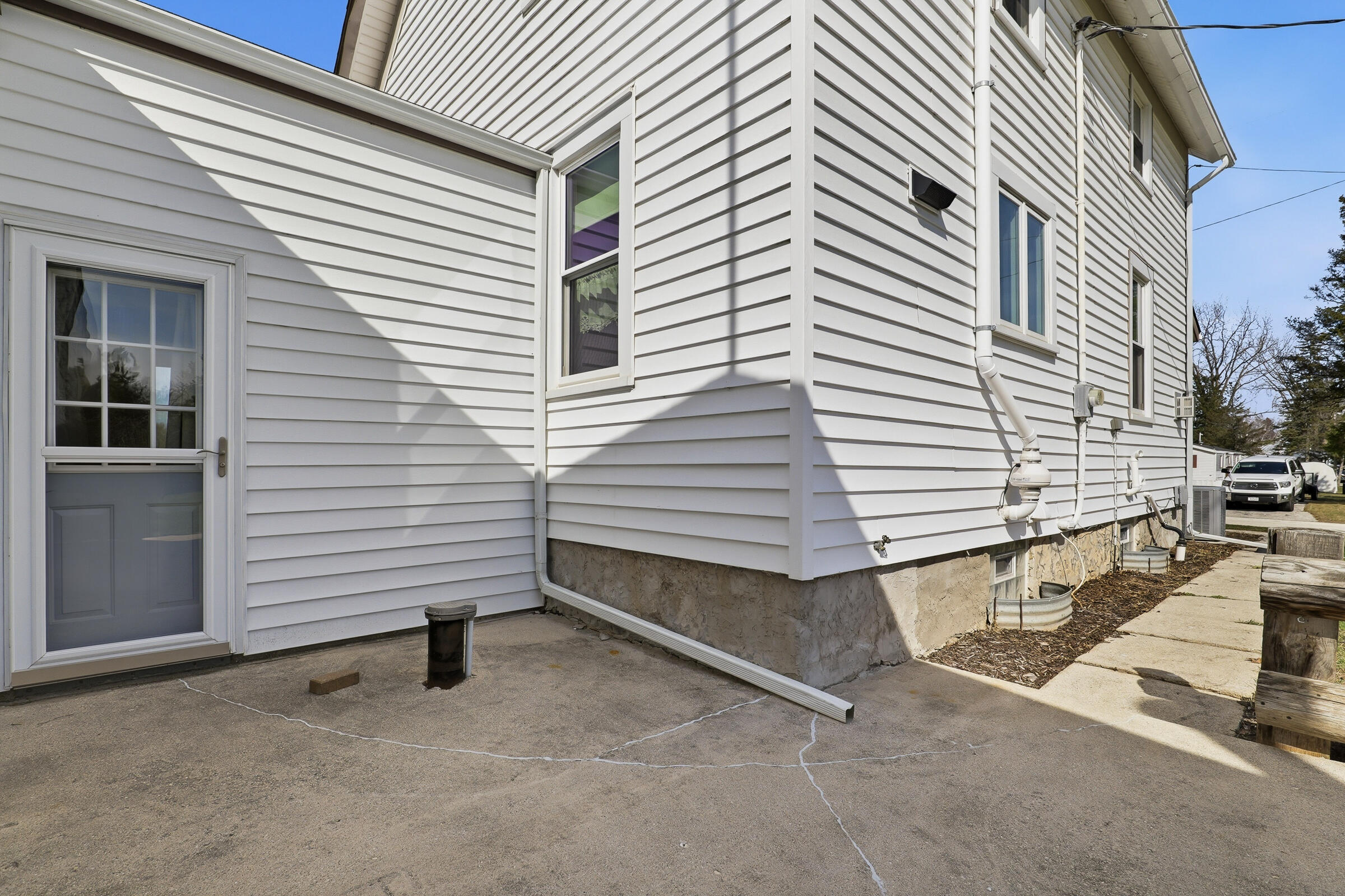 W197 City View Road Kiel, WI 53042 - Photo 19 of 35 Easy Access to the Mudroom