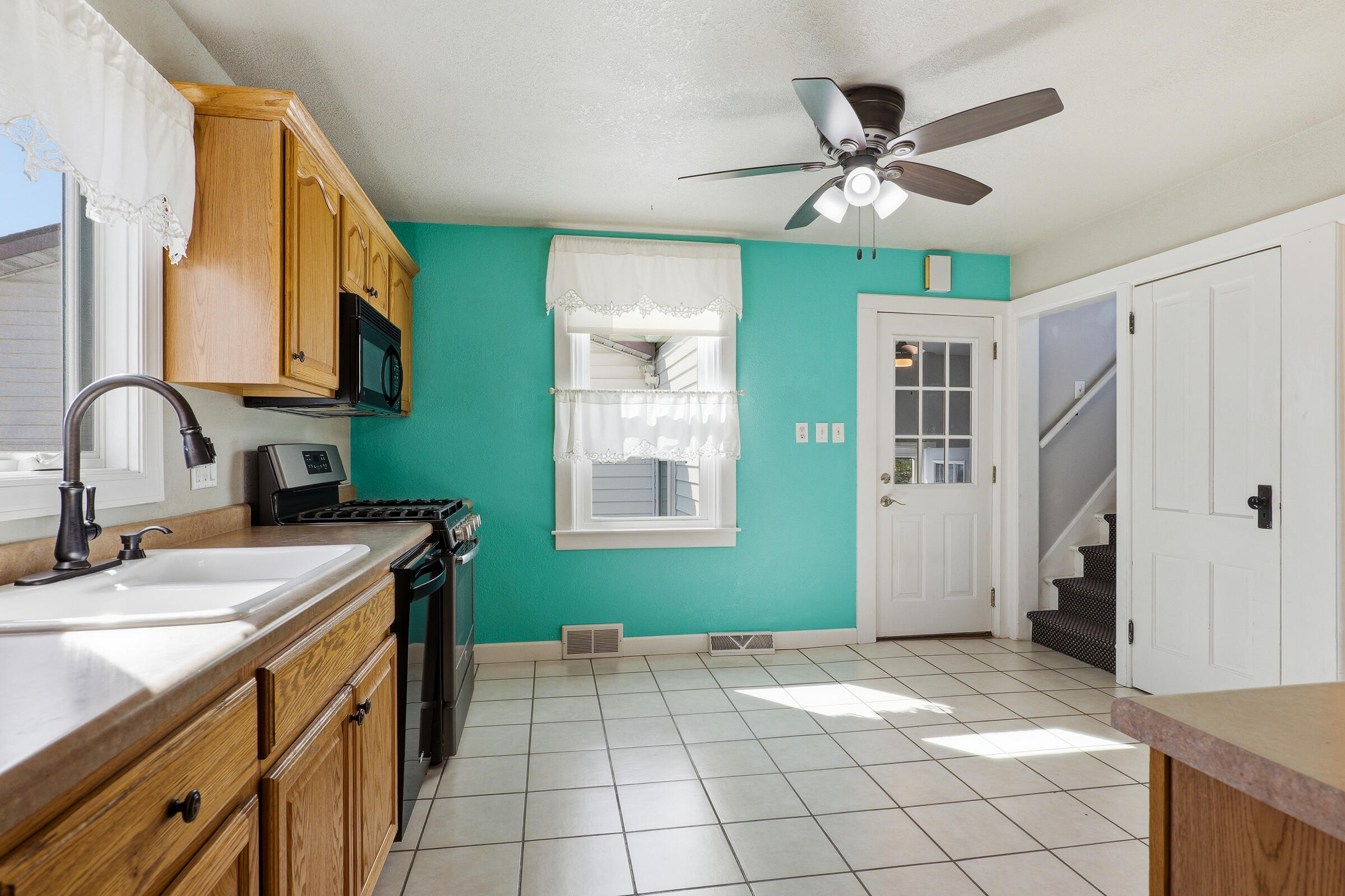W197 City View Road Kiel, WI 53042 - Photo 3 of 35 Large Functional Kitchen