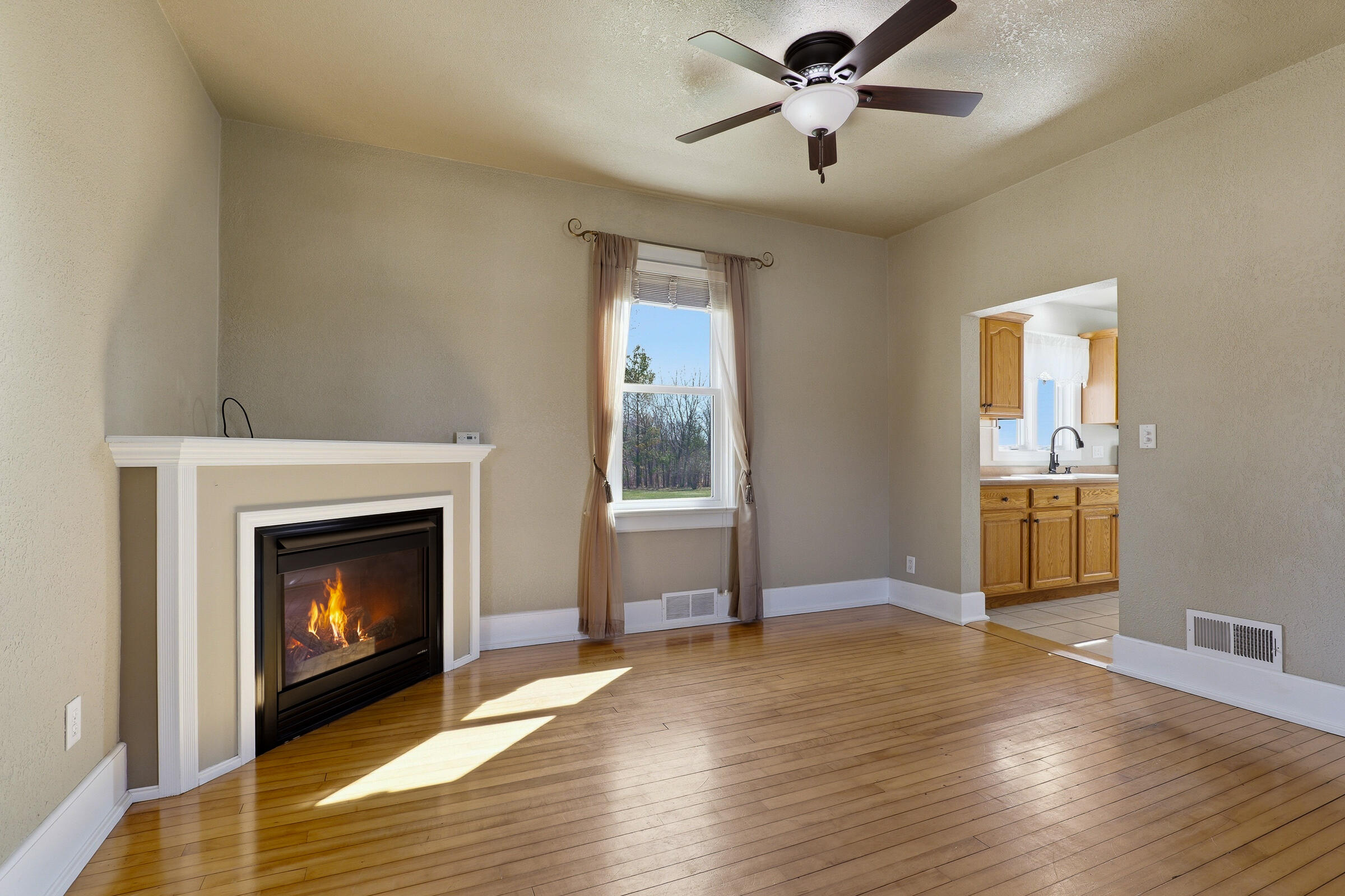 W197 City View Road Kiel, WI 53042 - Photo 4 of 35 Living Room w Gas Fireplace
