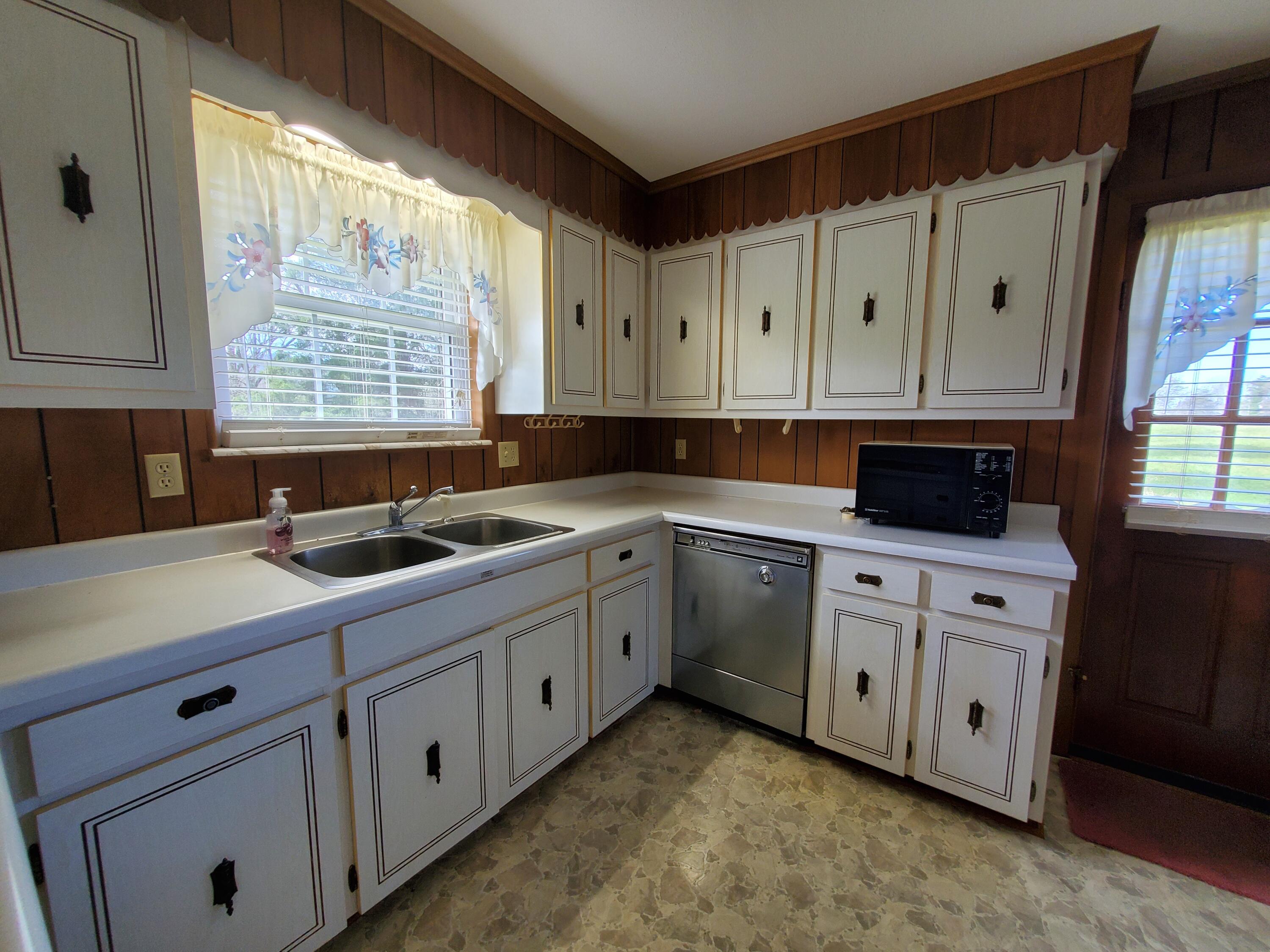 2010 McCoy Road Greeneville, TN 37743 - Photo 21 of 59 20220407_114334