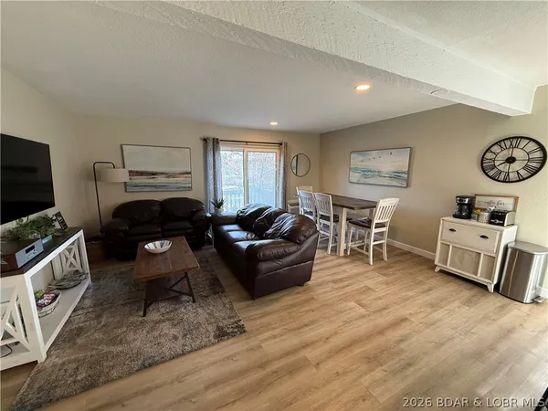 $429,999 | 252 Walkers Cay Drive, Osage Beach, MO 65065