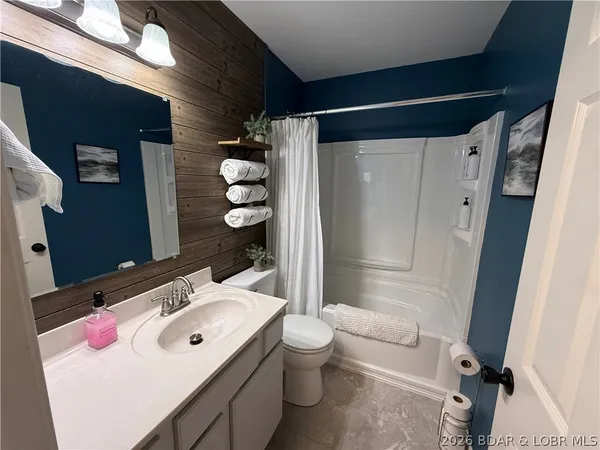$429,999 | 252 Walkers Cay Drive, Osage Beach, MO 65065