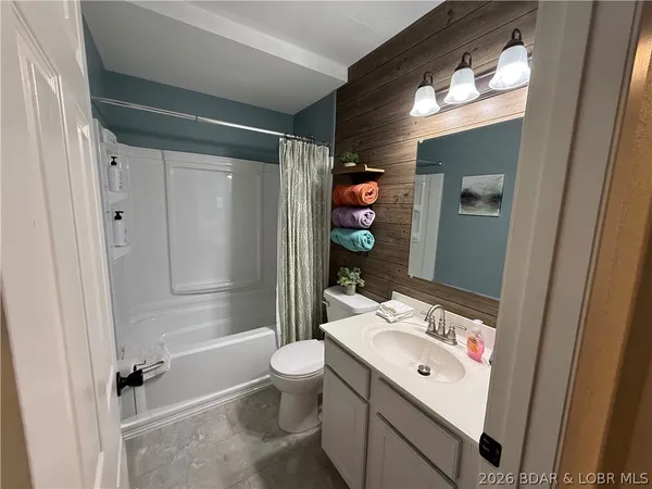 $429,999 | 252 Walkers Cay Drive, Osage Beach, MO 65065