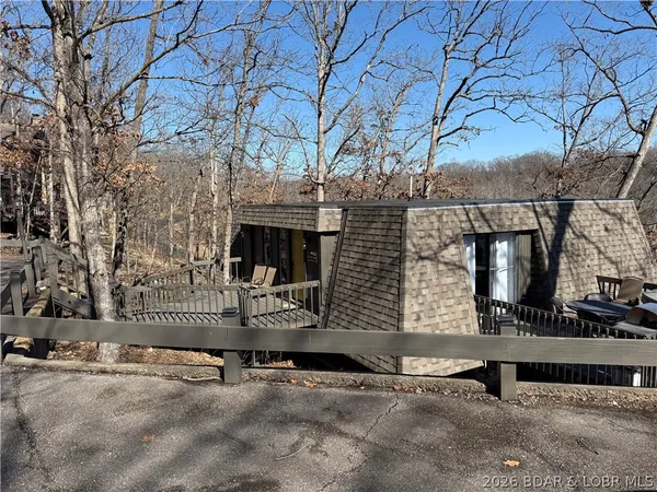 $429,999 | 252 Walkers Cay Drive, Osage Beach, MO 65065