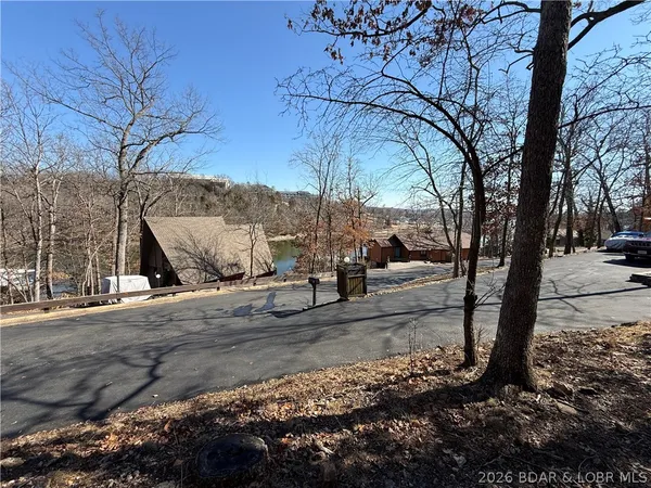 $429,999 | 252 Walkers Cay Drive, Osage Beach, MO 65065