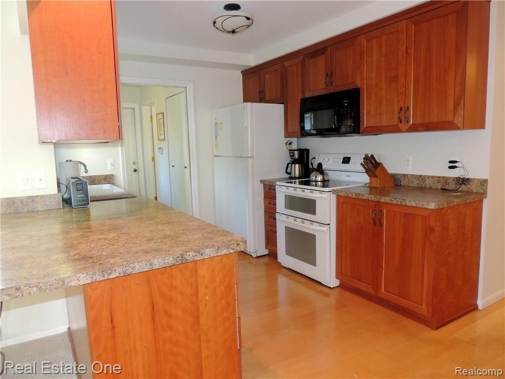 2301 Kingsford Road Rochester Hills, MI 48309 - Photo 9 of 16