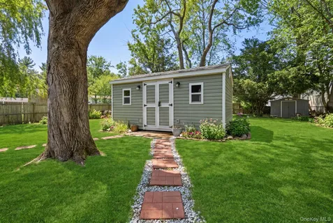 $649,000 | 23 Glenwood Lane, Huntington, NY 11743