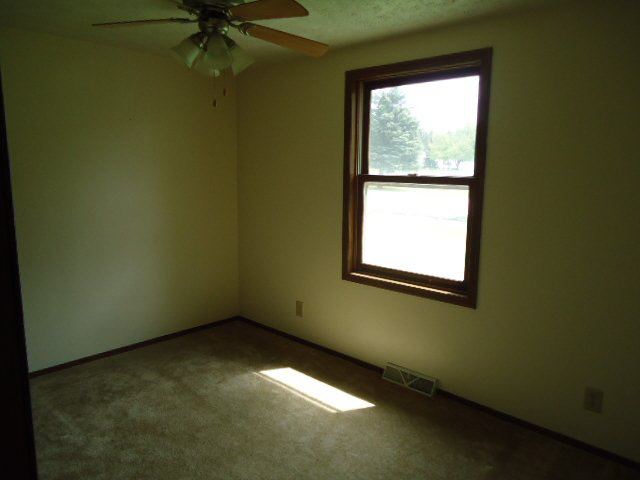304 Washington Street Howe, IN 46746 - Photo 5 of 12 Gallery Image 5