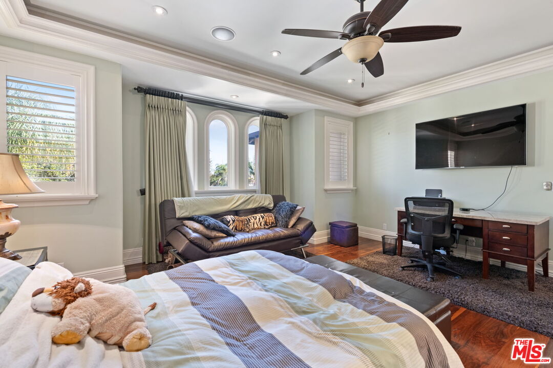 2023 Parnell Avenue Los Angeles, CA 90025 - Photo 29 of 59 a bedroom with a bed and a flat screen tv