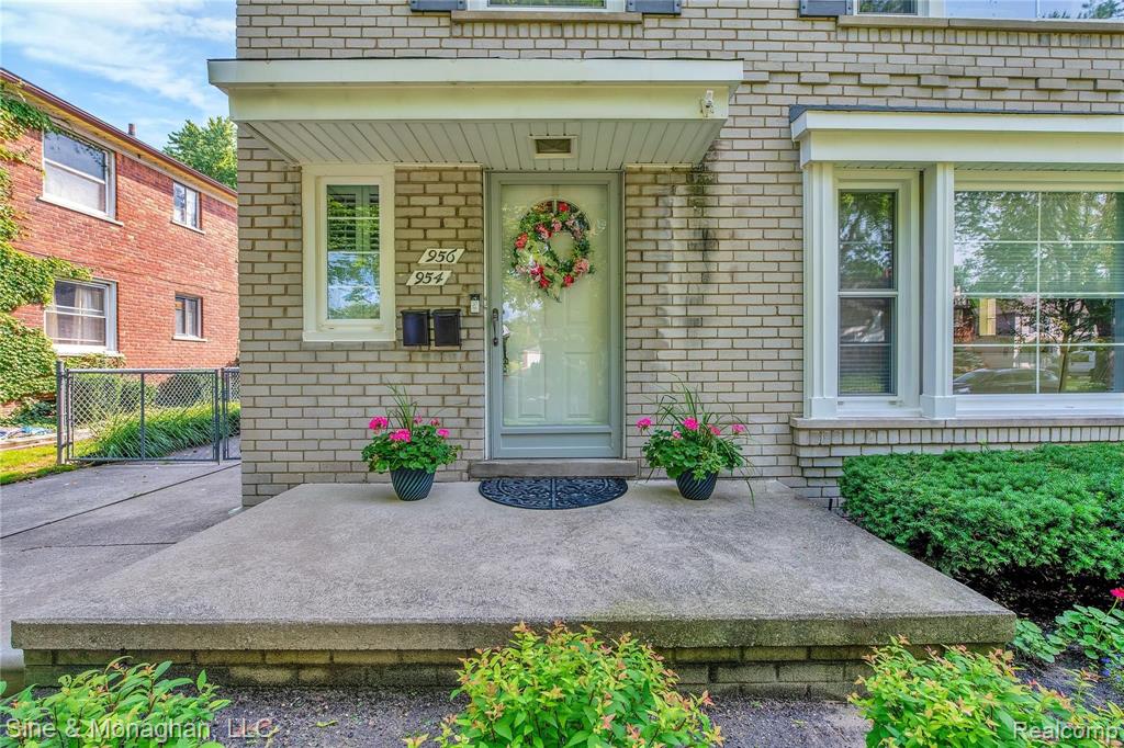 954 Harcourt Road Grosse Pointe Park, MI 48230 - Photo 5 of 46