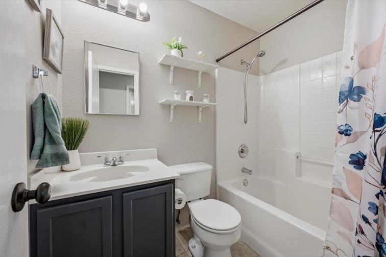8721 Hunters Point Way Fort Worth, TX 76123 - Photo 22 of 25 hall bath for kids and guests